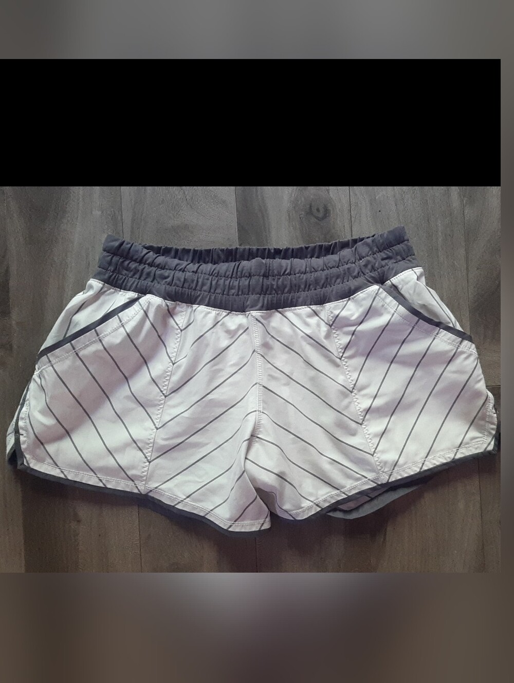 Lululemon Shake & Break Shorts White/Grey Women's Size 8